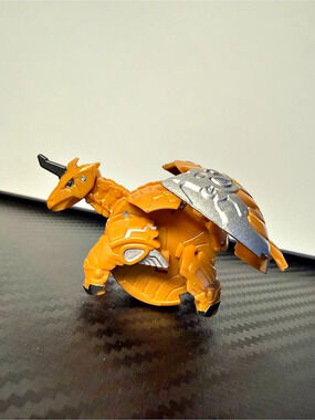 Bakugan Pegatrix Gold Aurelus B600 Battle Planet Dragon Figure